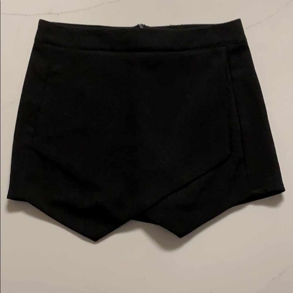 Adorable black mini skort!